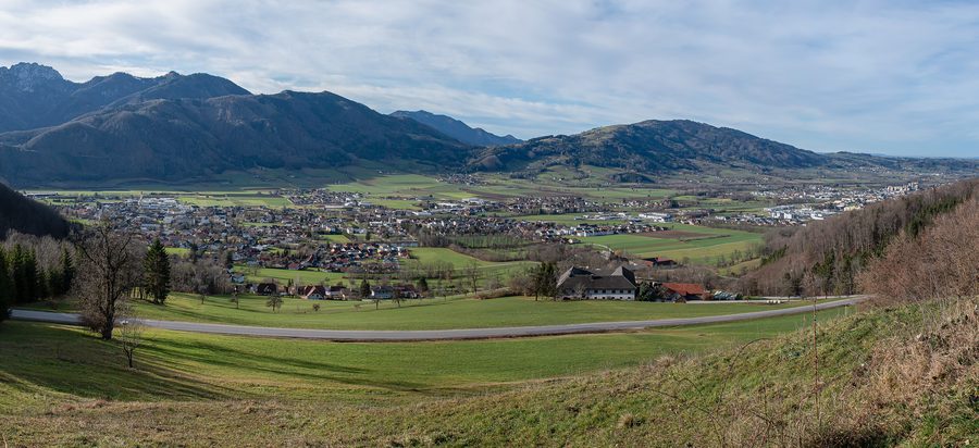 Vista su Micheldorf e Kirchdorf an der Krems nelle colline dell'Alta Austria