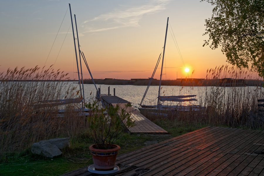 Alba sul lago Neusiedl a Rust, Burgenland, Austria