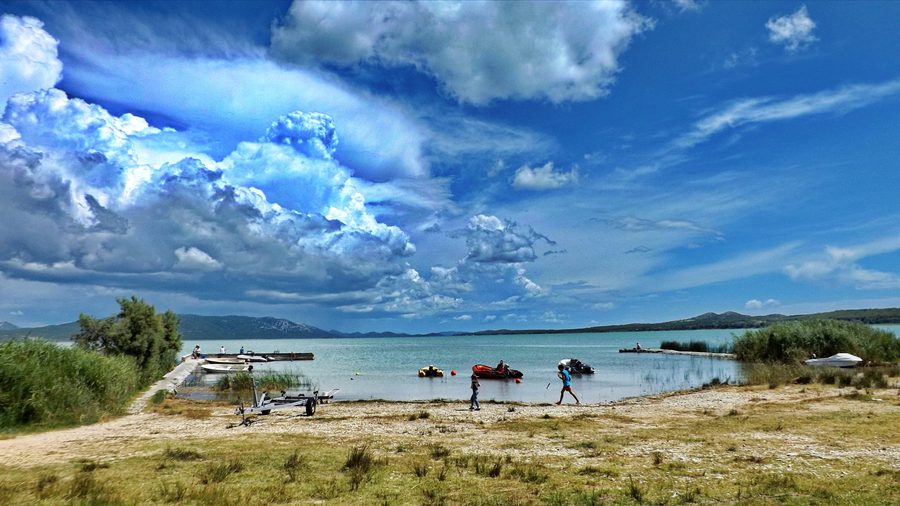 Paesaggio nel Parco naturale del Lago Vrana nella regione di Zara