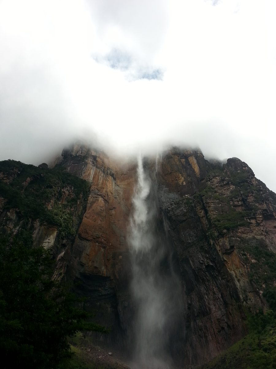 Vista ai piedi del Salto Ángel in Bolívar