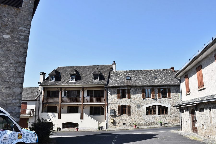 Vista di Labesserette nel Cantal