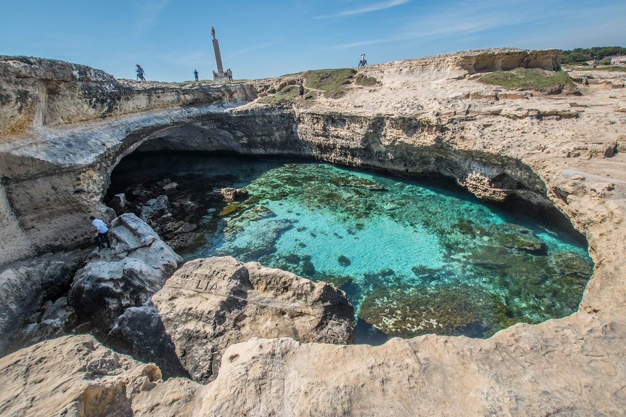 Grotta della Poesia a Roca Vecchia sulla costa adriatica presso Melendugno