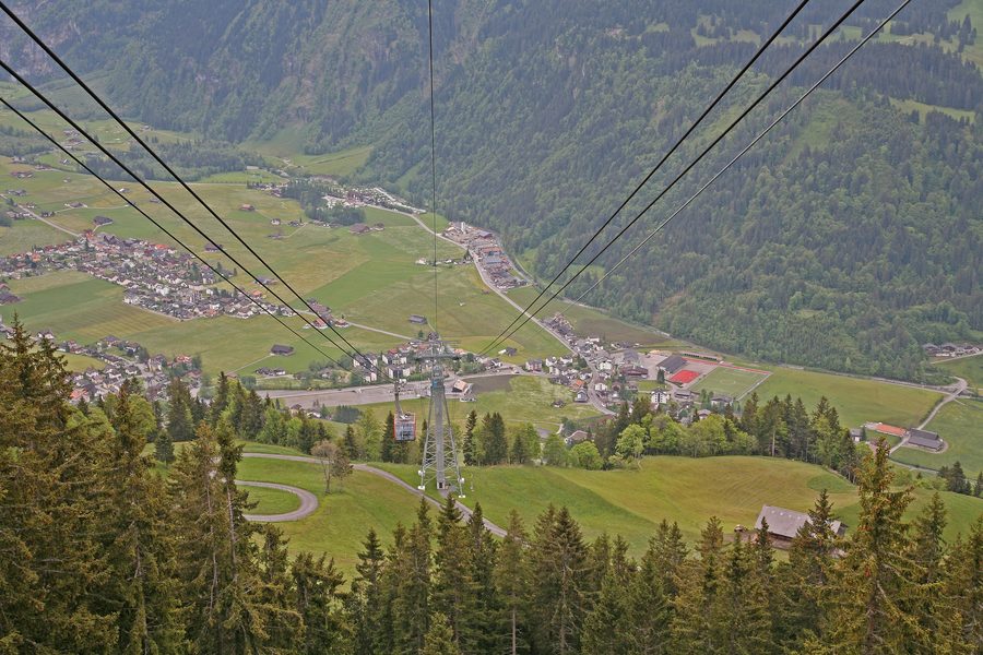 Vista su Engelberg nel panorama alpino di montagna