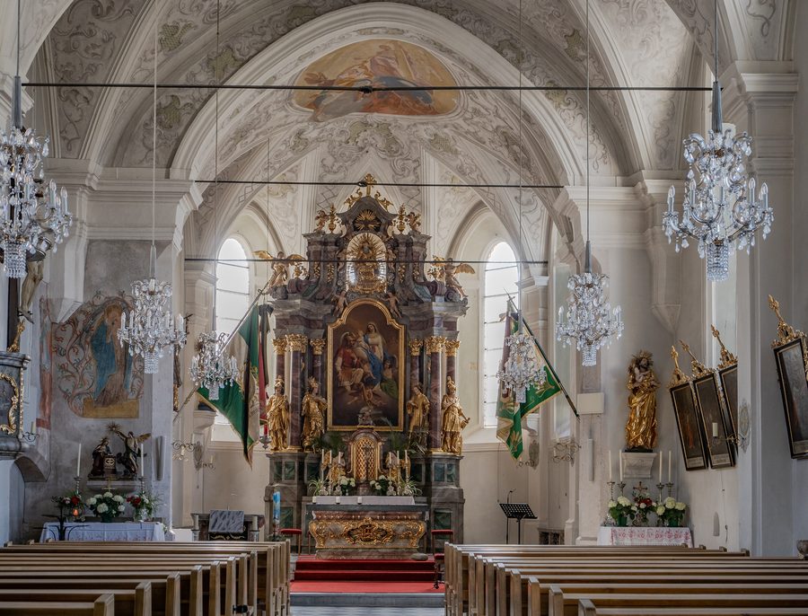 Interno della chiesa parrocchiale gotica di Rum, Tirolo