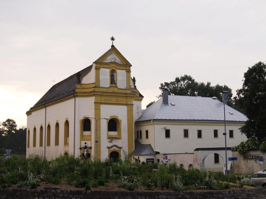Chiesa di Santa Maria Maddalena e il convento francescano a Tachov