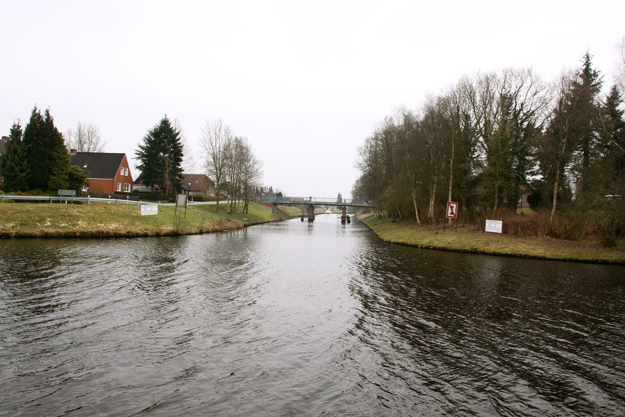 Sbocco del canale Nordgeorgsfehnkanal nel canale Ems-Jade-Kanal