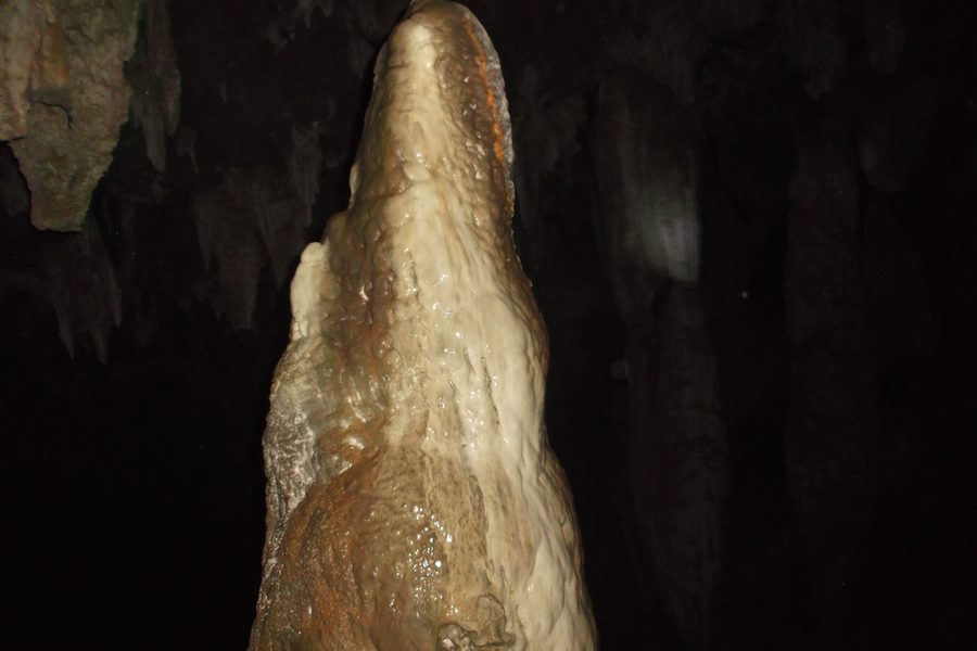 Stalagmite all’interno della Gruta de Bacaetava a Colombo, Paraná
