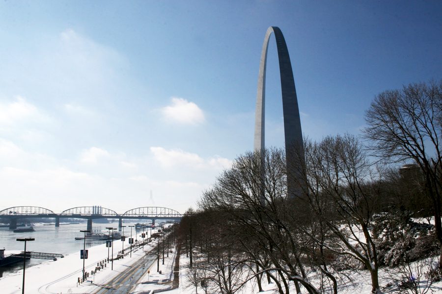 Vista invernale del lungofiume di St. Louis