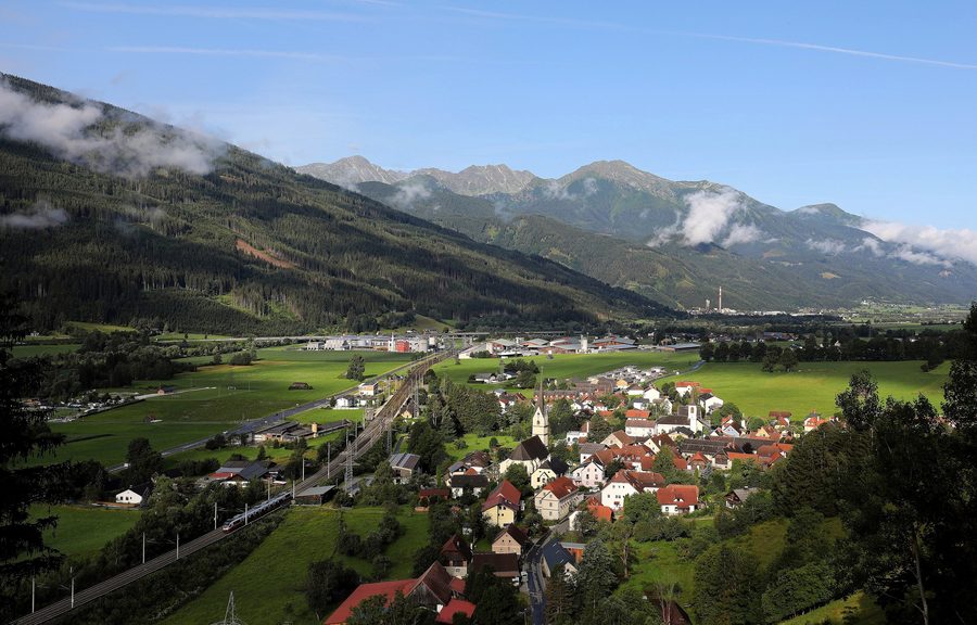 Paesaggio nei pressi di Gaishorn am See con l'abitato di Trieben sullo sfondo