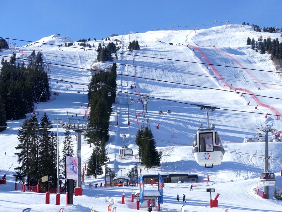 Piste da sci sul versante della Loze, viste da Courchevel 1850 in Savoia