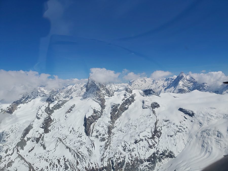 Paesaggio alpino di montagna nel Val d’Hérens con vista sulla Dent Blanche