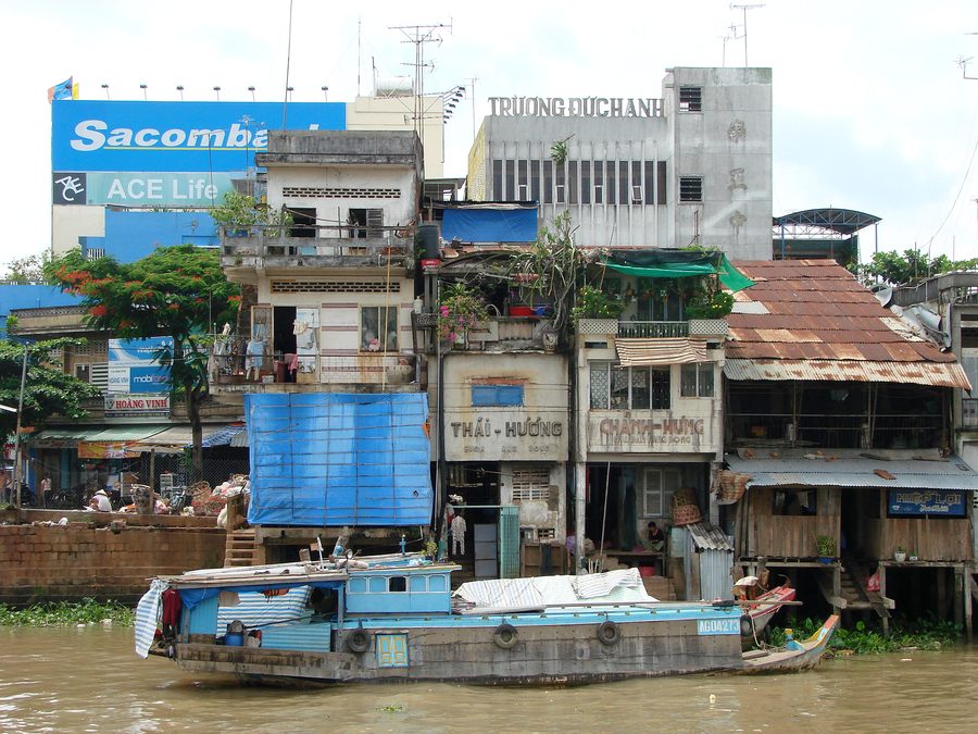 Paesaggio fluviale a My Tho nel delta del Mekong