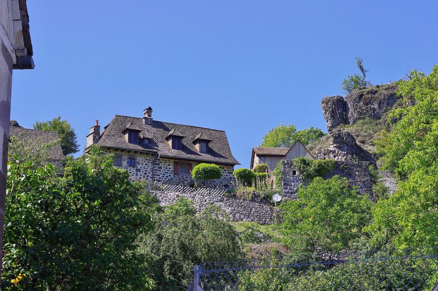 Rocher de Carlat, vestigio di una colata lavica vicino al villaggio di Carlat nel Cantal