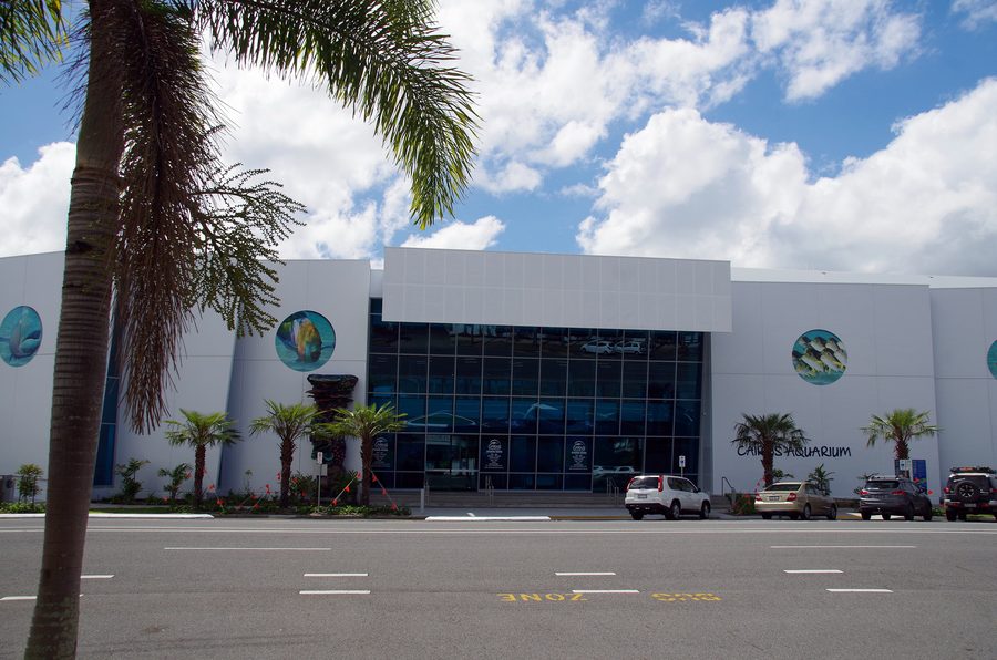 Vista esterna del Cairns Aquarium nel Queensland