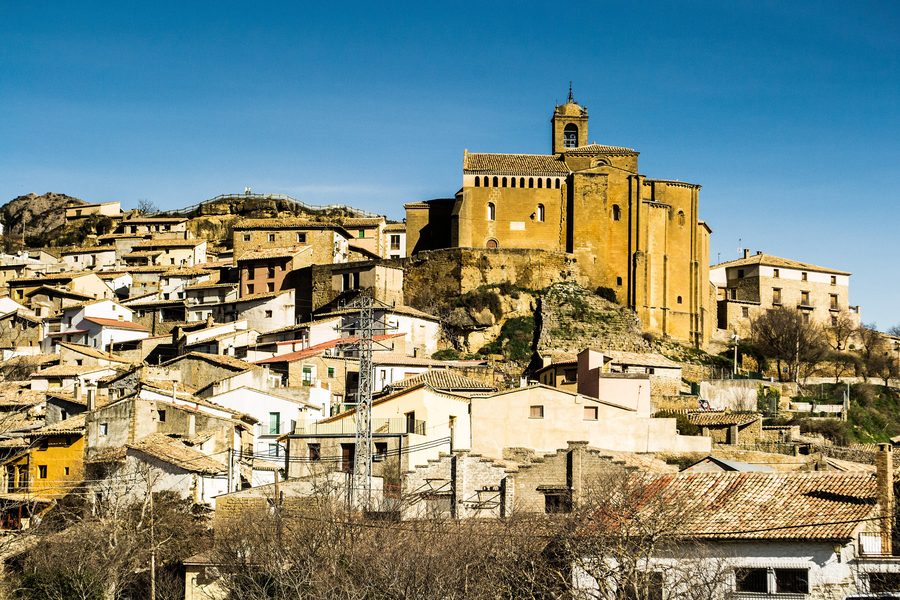 Vista del villaggio di Murillo de Gállego dalla strada