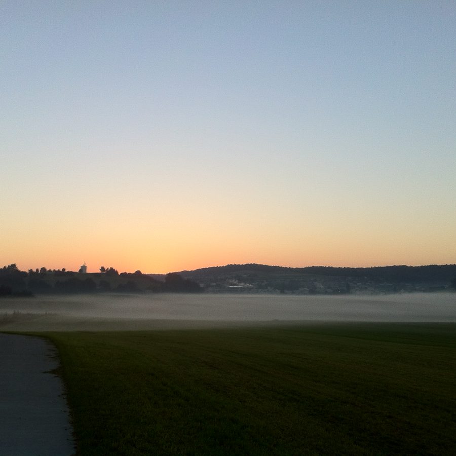 Alba e nebbia nella zona di Courtepin-Wallenried