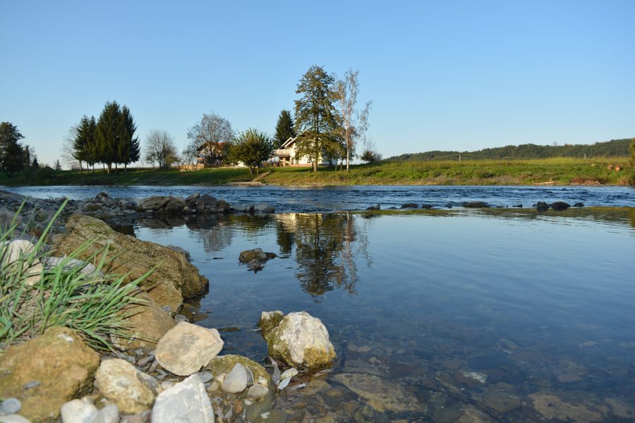 La Sana a Prijedor con paesaggio fluviale e legame con la città