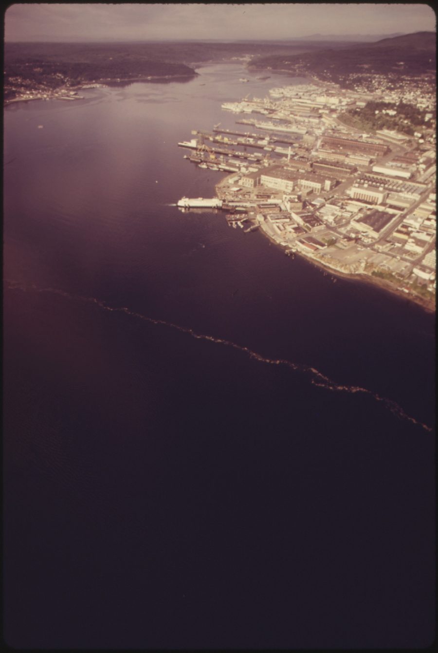 Vista aerea del lungomare di Bremerton sul Sinclair Inlet