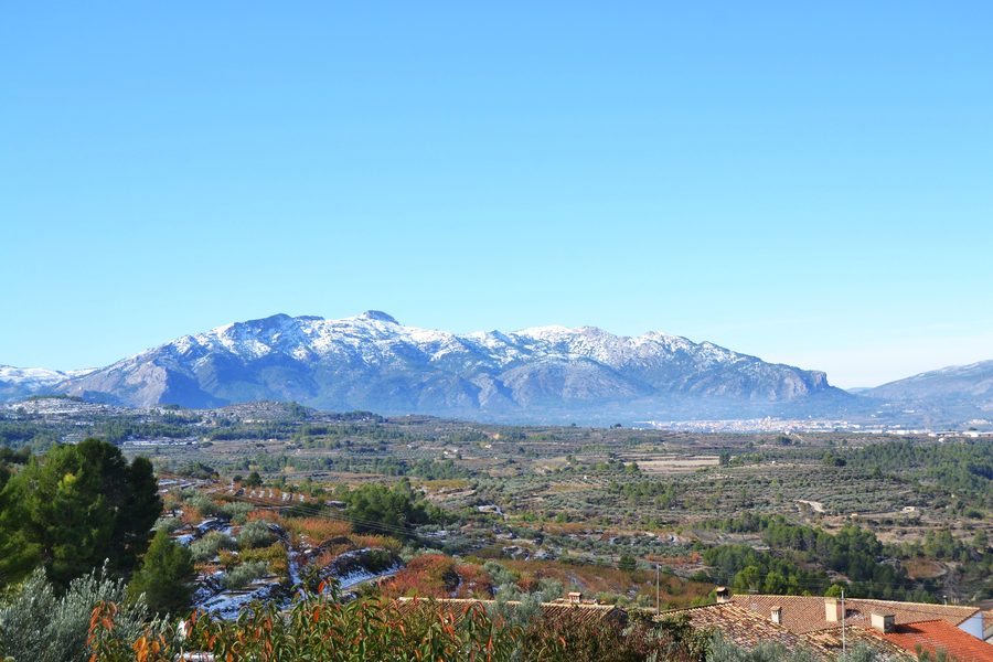 Vista della Serra de Mariola e di Muro da Benialfaquí.