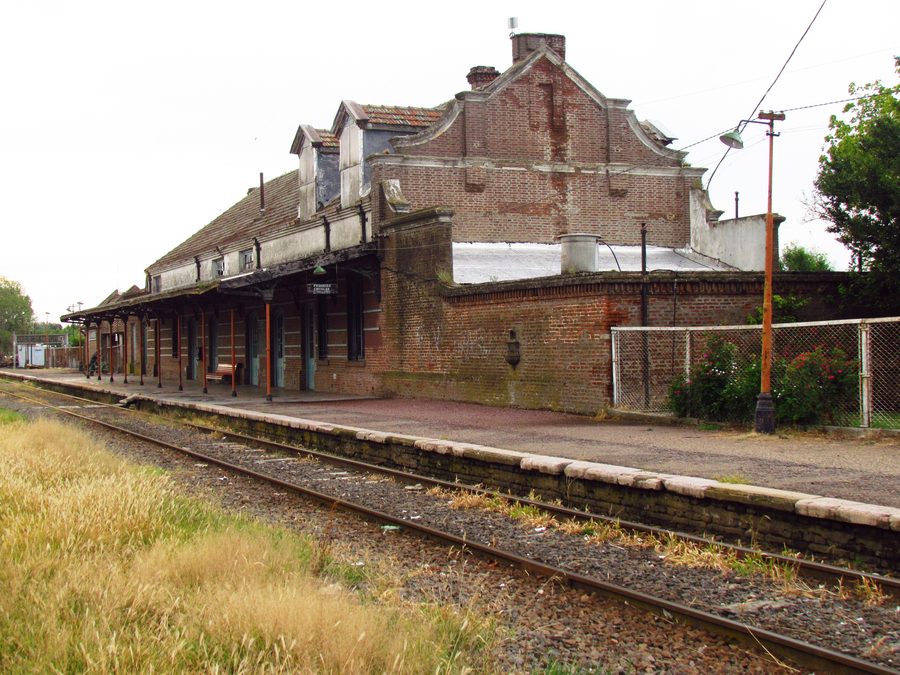 Edificio storico della stazione di General La Madrid