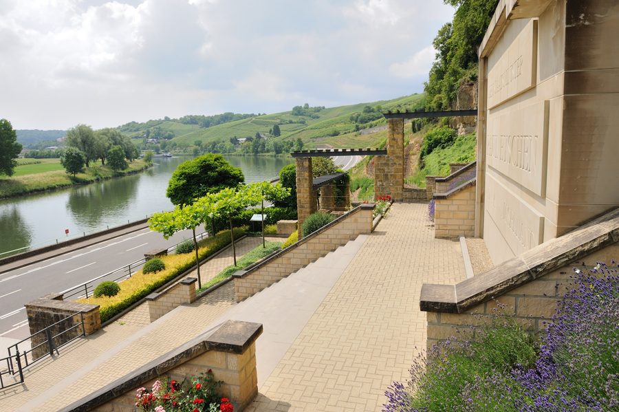 Il fiume Mosella visto dal monumento a Paul Eyschen a Stadtbredimus, Lussemburgo