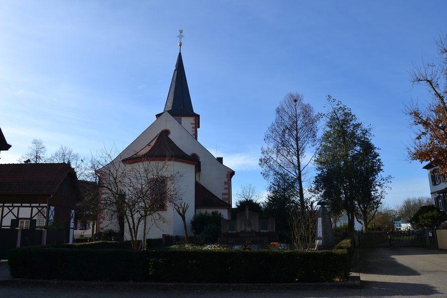 Chiesa e monumenti di guerra a Kehl-Kork