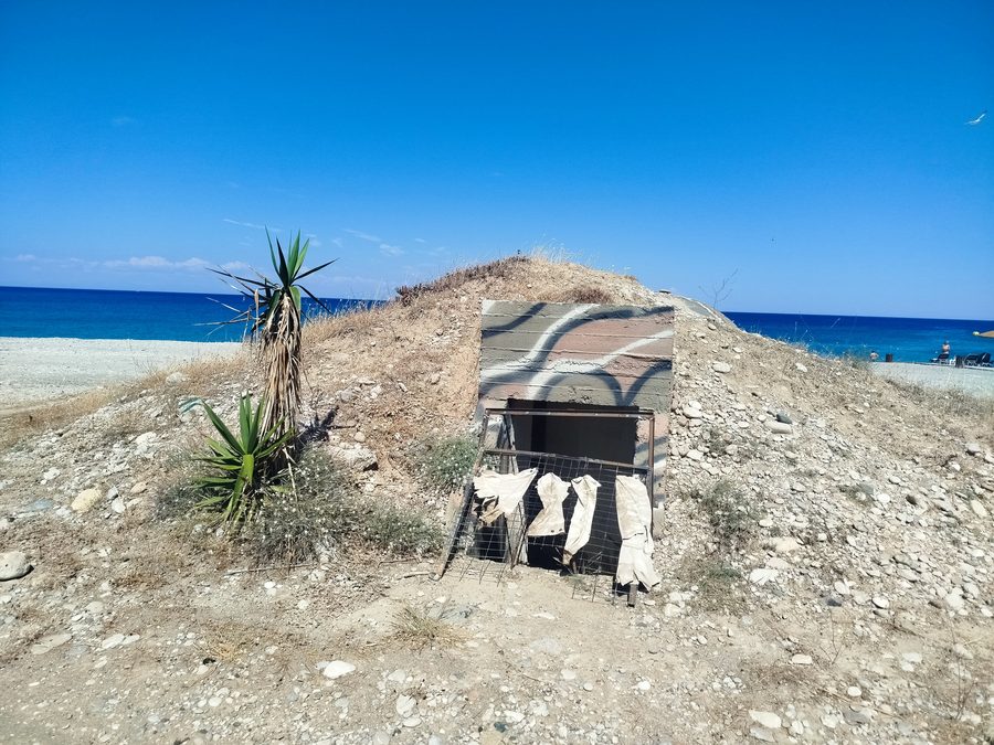 Bunker della Seconda guerra mondiale sulla spiaggia di Kolympia a Rodi
