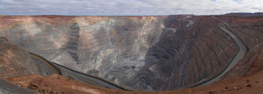 Una vista ampia della miniera d’oro Super Pit vicino a Kalgoorlie.