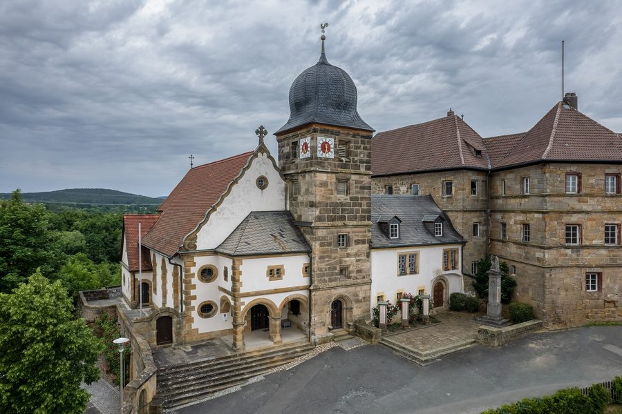 Veduta aerea della chiesa parrocchiale evangelico-luterana di St. Ägidius a Redwitz an der Rodach
