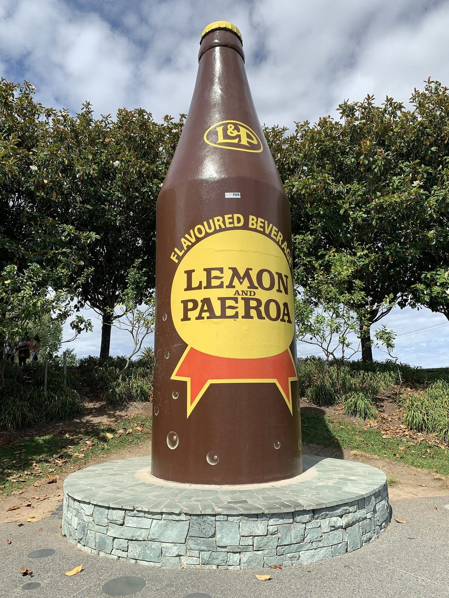 Grande bottiglia monumentale di Lemon and Paeroa a Paeroa