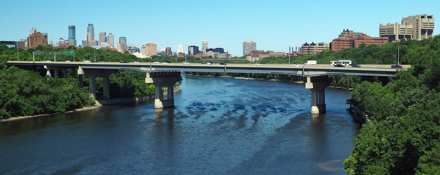 Ponte Dartmouth sul fiume Mississippi a Minneapolis.