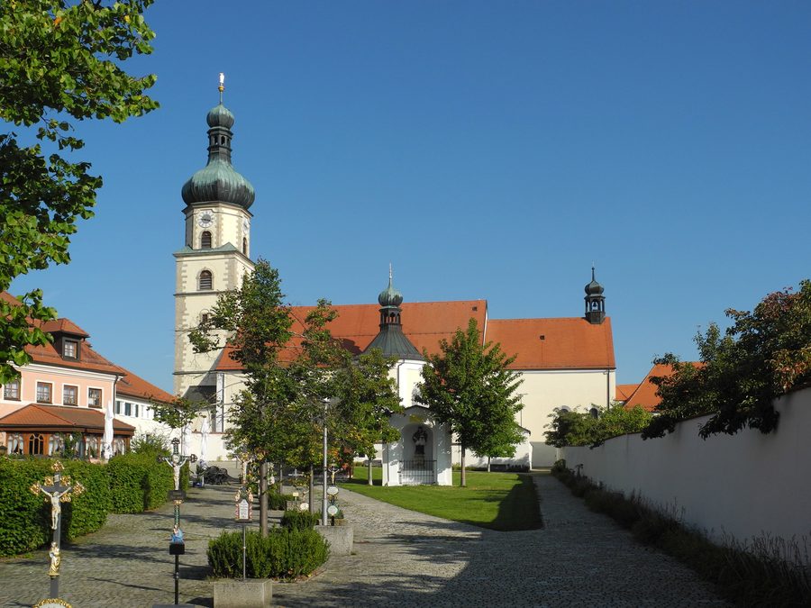 Chiesa cattolica di pellegrinaggio e parrocchiale di Maria Nascente a Neukirchen beim Heiligen Blut nell’Alta Palatinato