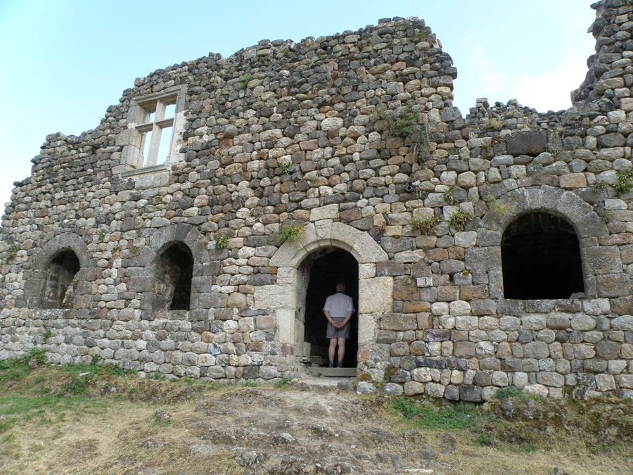 Rovine del Château d’Arlempdes nell'Alta Loira