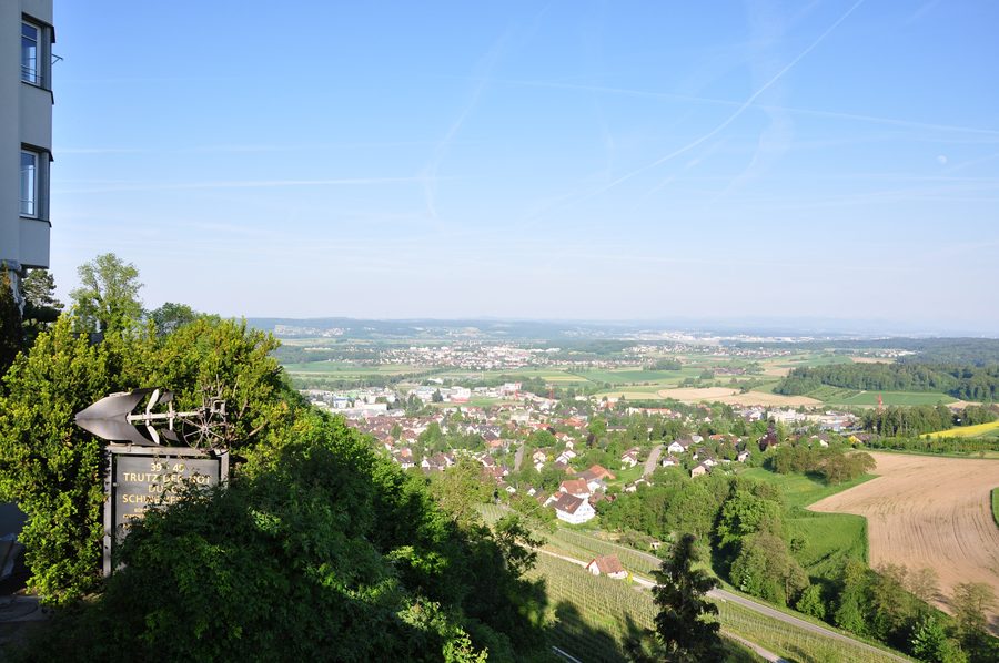 Vista da Regensberg su Dielsdorf e Niederhasli in Svizzera