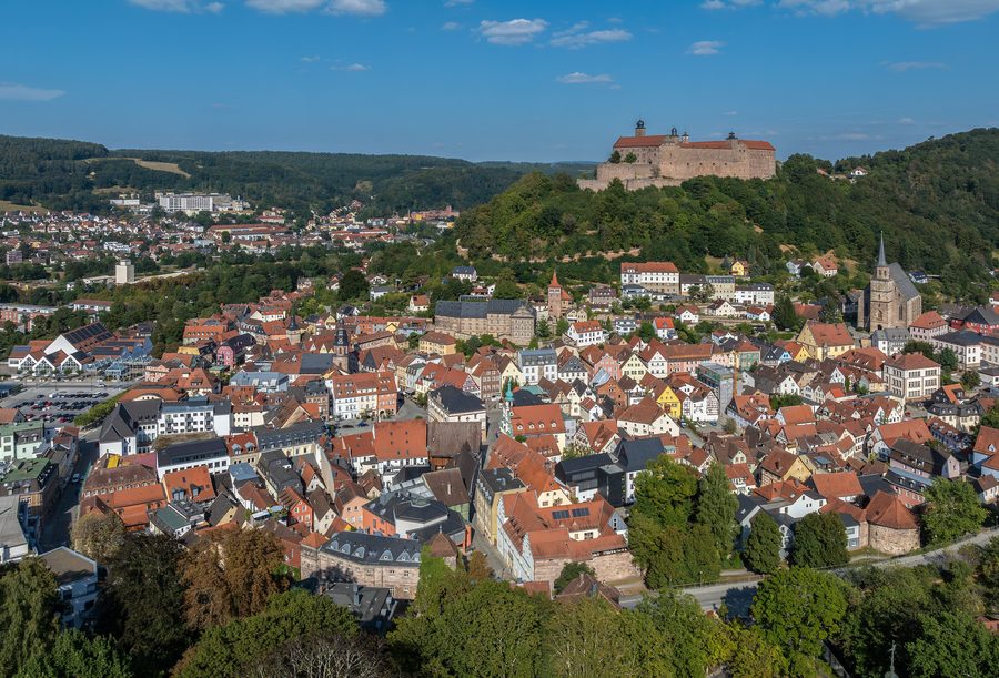 Veduta aerea di Kulmbach con area abitata e paesaggio circostante