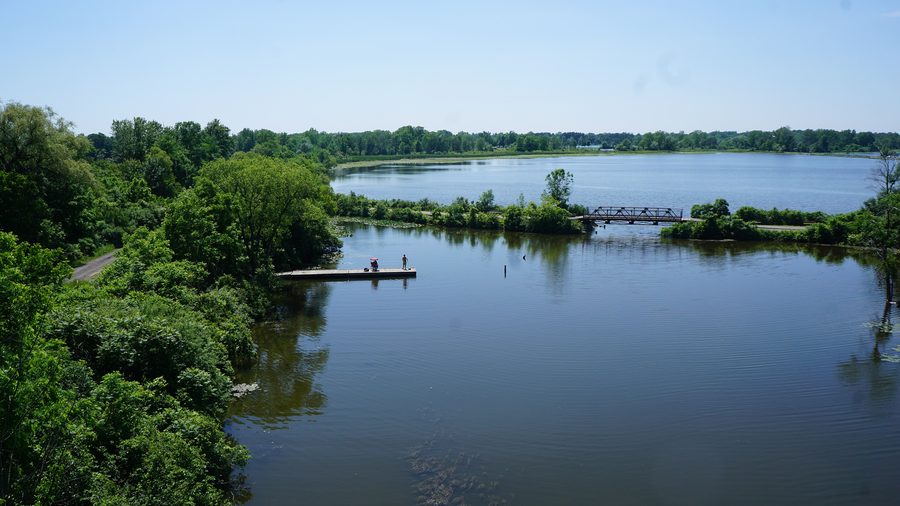 Waterford Ponds in Ontario con superfici d'acqua e paesaggio fluviale