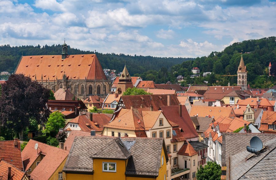 Vista dallo Zeiselberg sul centro storico di Schwäbisch Gmünd con la chiesa Heilig-Kreuz-Münster, la Johanniskirche e la piazza del mercato
