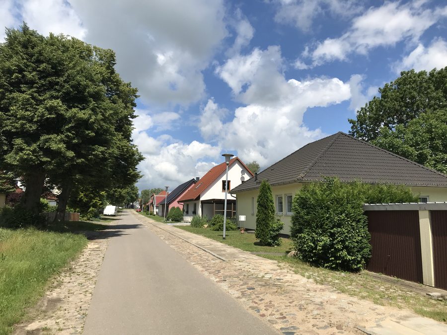 Veduta del centro abitato di Holthof, una frazione del comune di Splietsdorf nel Meclemburgo-Pomerania Anteriore
