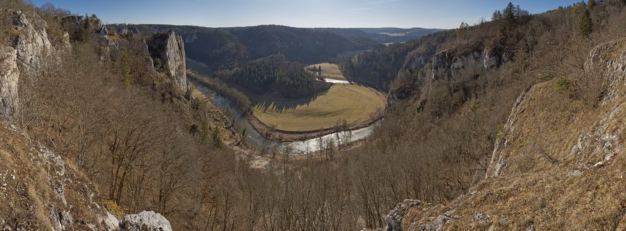 Vista panoramica sullo Stiegelesfels e sulla Valle superiore del Danubio nel Parco naturale dell'Alta Valle del Danubio