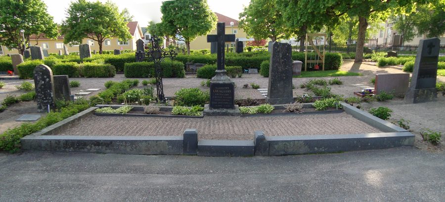 Vista panoramica della chiesa di Torsåker e del paesaggio rurale circostante nel comune di Hofors, Svezia