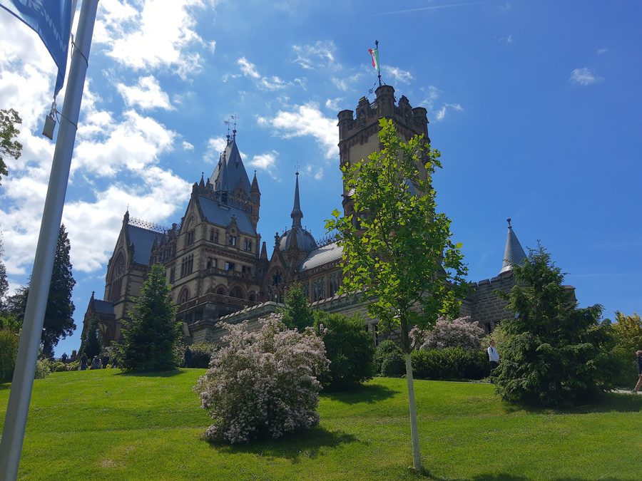 Castello Drachenburg e il parco circostante sul Drachenfels presso Königswinter