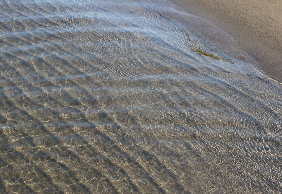 Corso d’acqua del fiume Dalyan nei pressi della spiaggia di İztuzu in Turchia