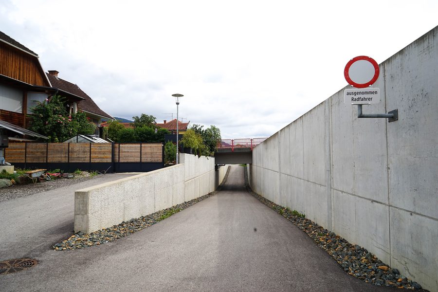 Drava con opere di contenimento delle piene a Lavamünd, Carinzia