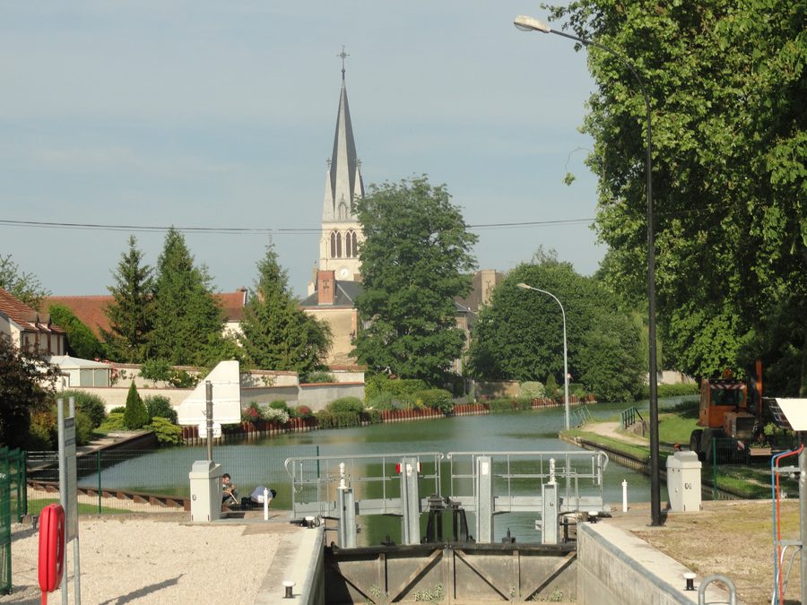 Chiusa e chiesa di Tours-sur-Marne