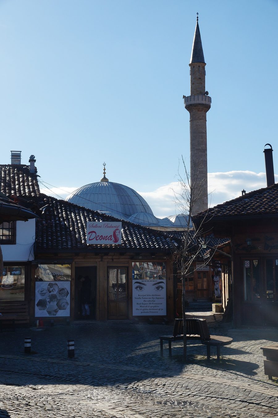 Moschea di Hadum Aga accanto allo storico bazar di Gjakova