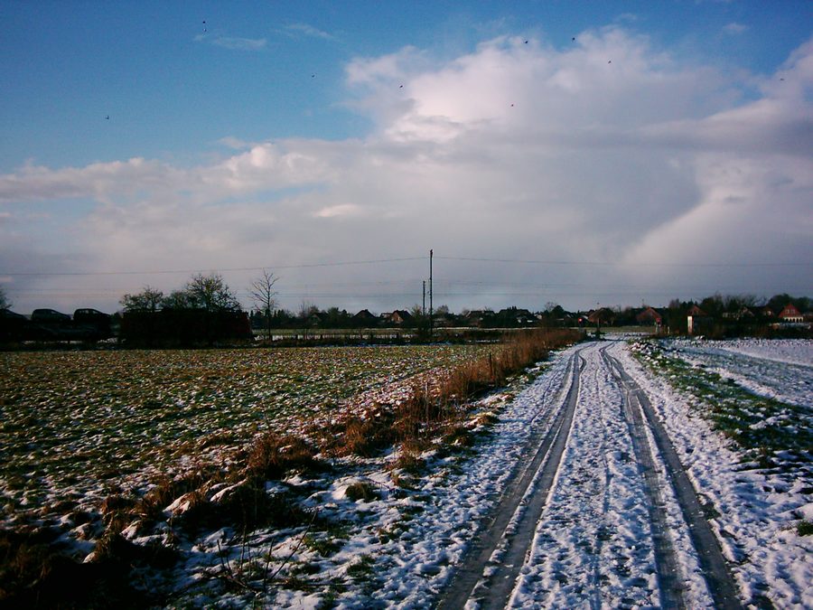 Strada di campagna a Loxstedt in inverno