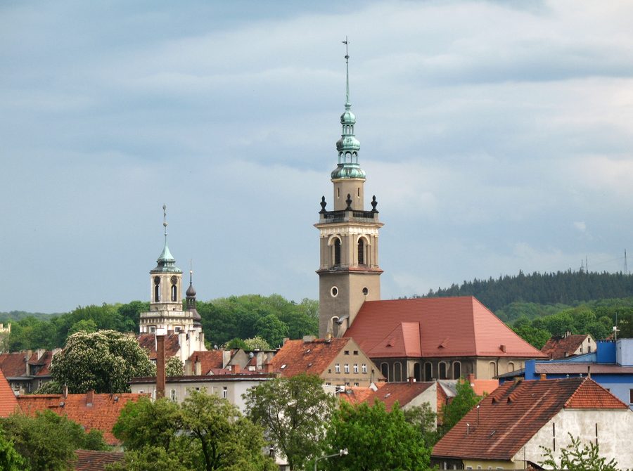 Municipio e chiesa dei Santi Pietro e Paolo a Świebodzice