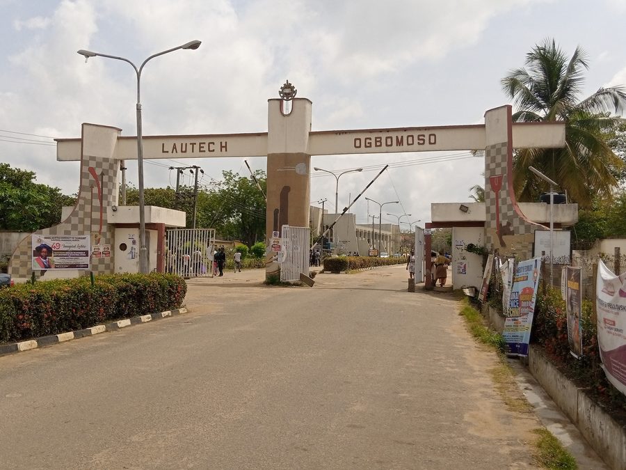 Ingresso principale della Ladoke Akintola University of Technology a Ogbomosho