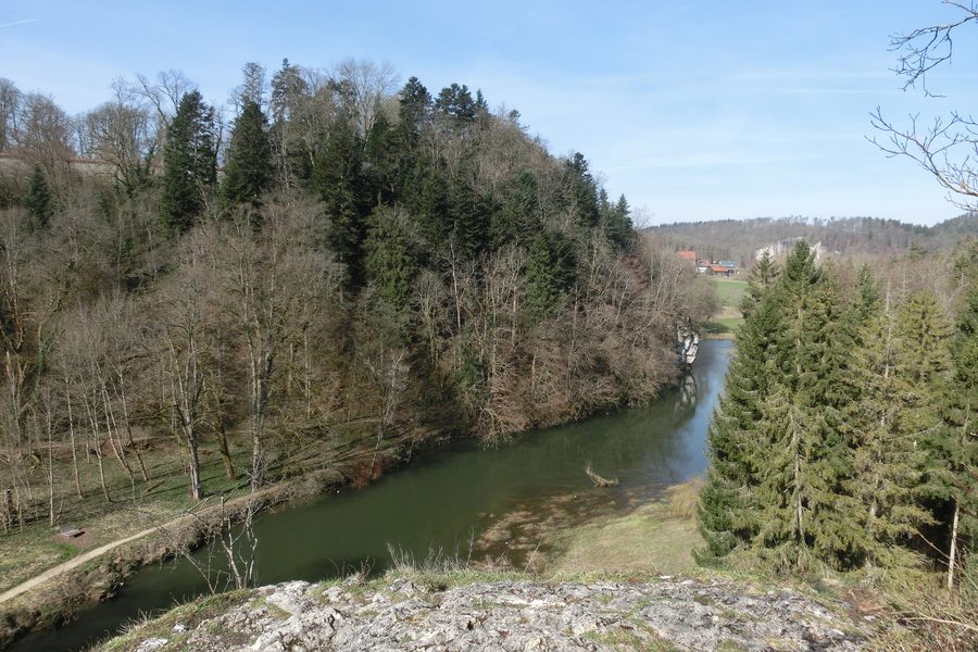 Vista dalla roccia Amalienfelsen nel Parco principesco verso la valle del Danubio presso Inzigkofen