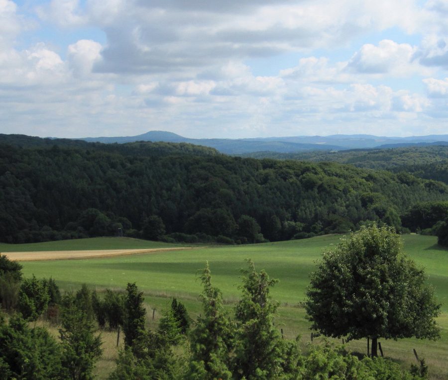 L’Aremberg nell’Eifel, visto da un punto panoramico vicino